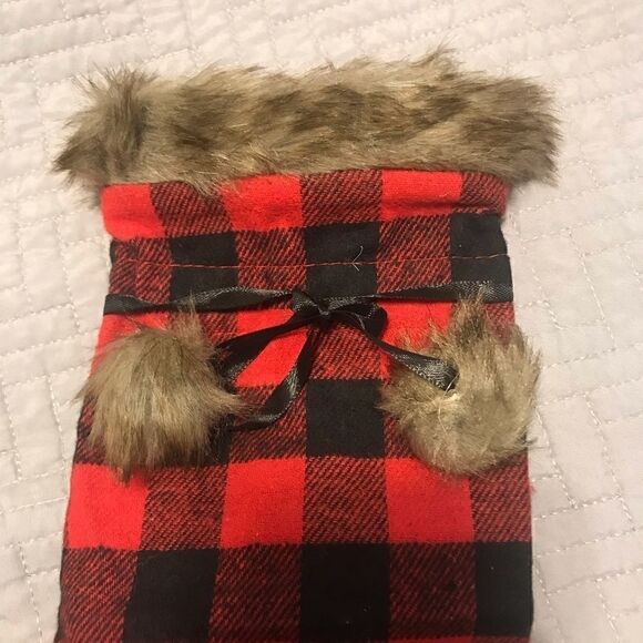 Chriistmas Flannel Giftbag w faux trim and pompoms and matching plaid napkins - Picture 2 of 7